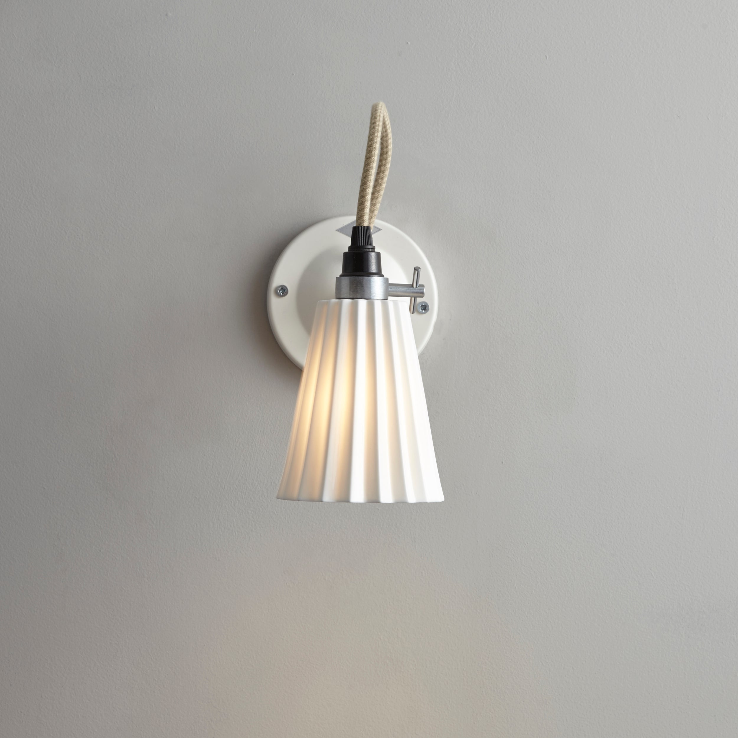 Hector Pleat small switched wall light