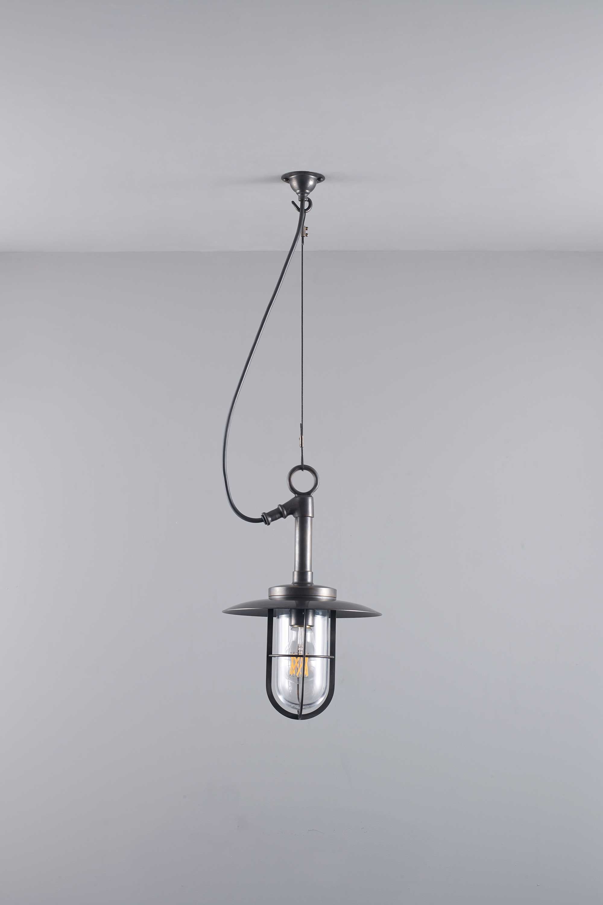 Ship's well glass pendant 7523