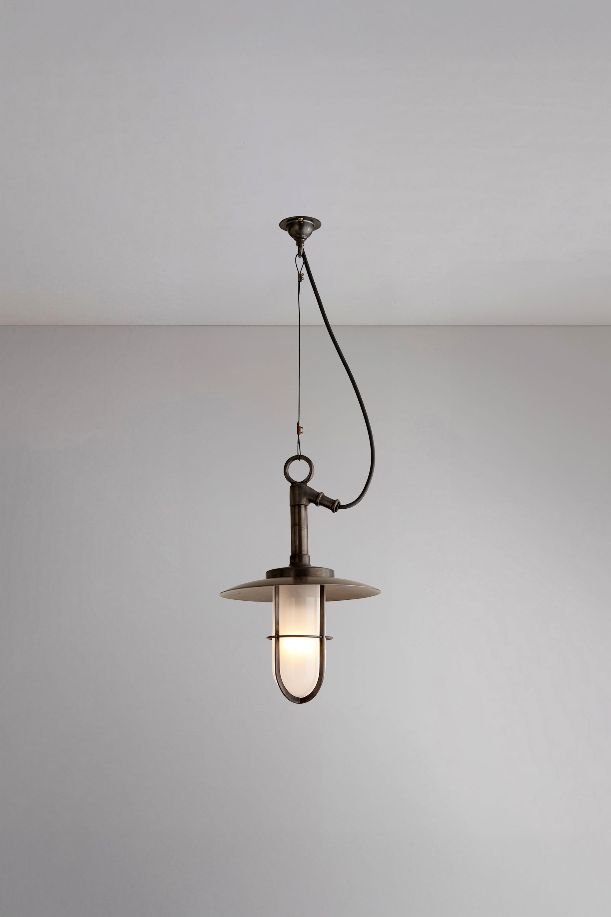 Ship's well glass pendant 7523