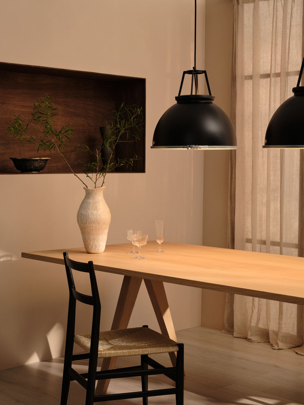 Titan Size 5 Pendant - Black Edition - With diffuser