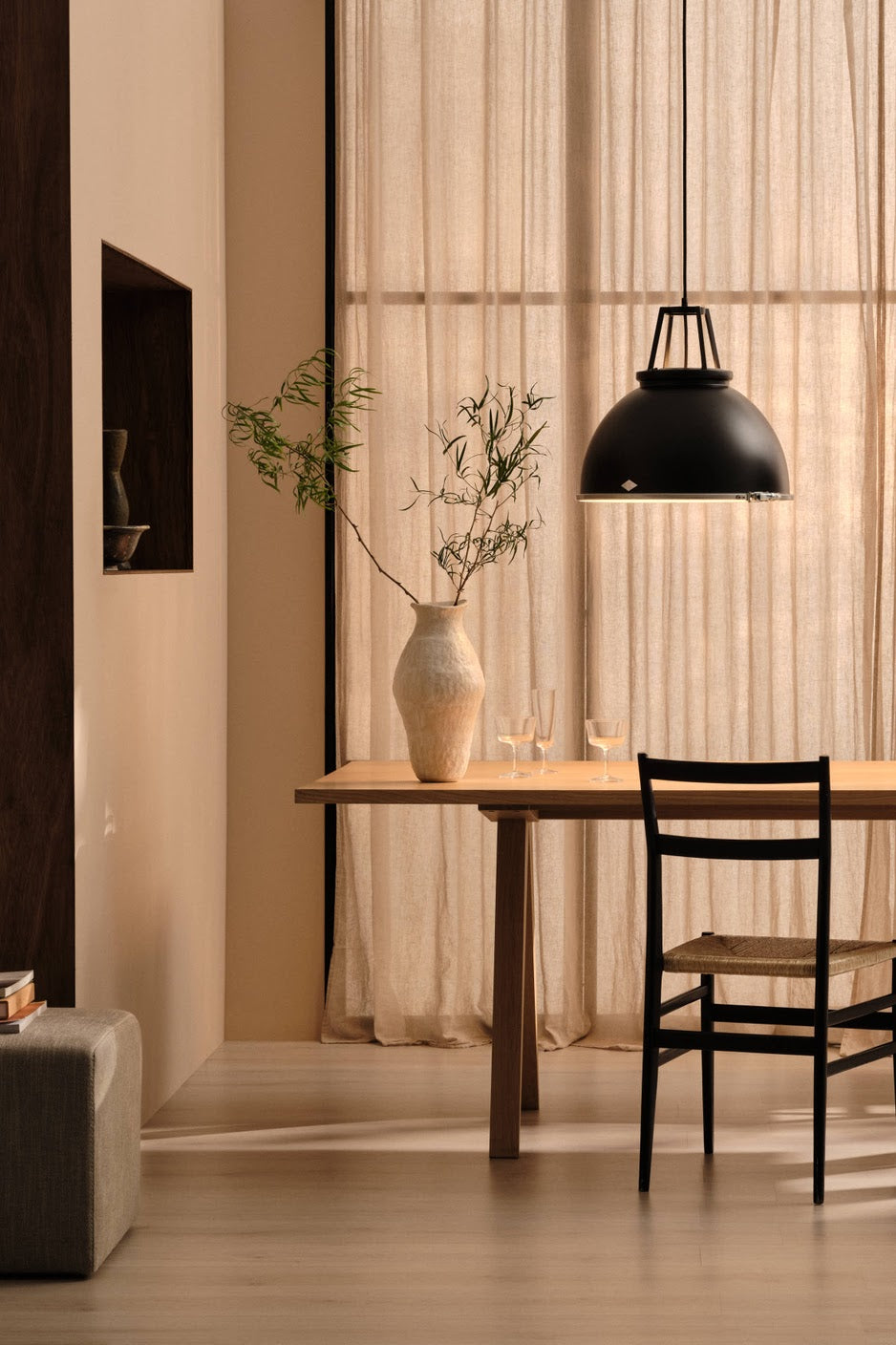 Titan Size 1 Pendant - Black Edition - With diffuser
