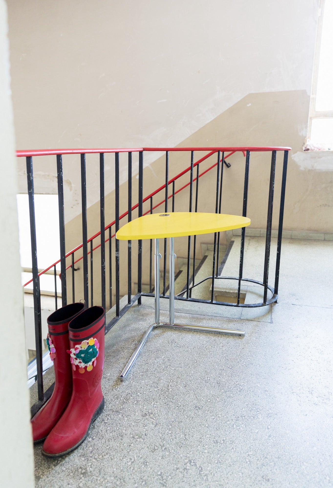 K22 side table