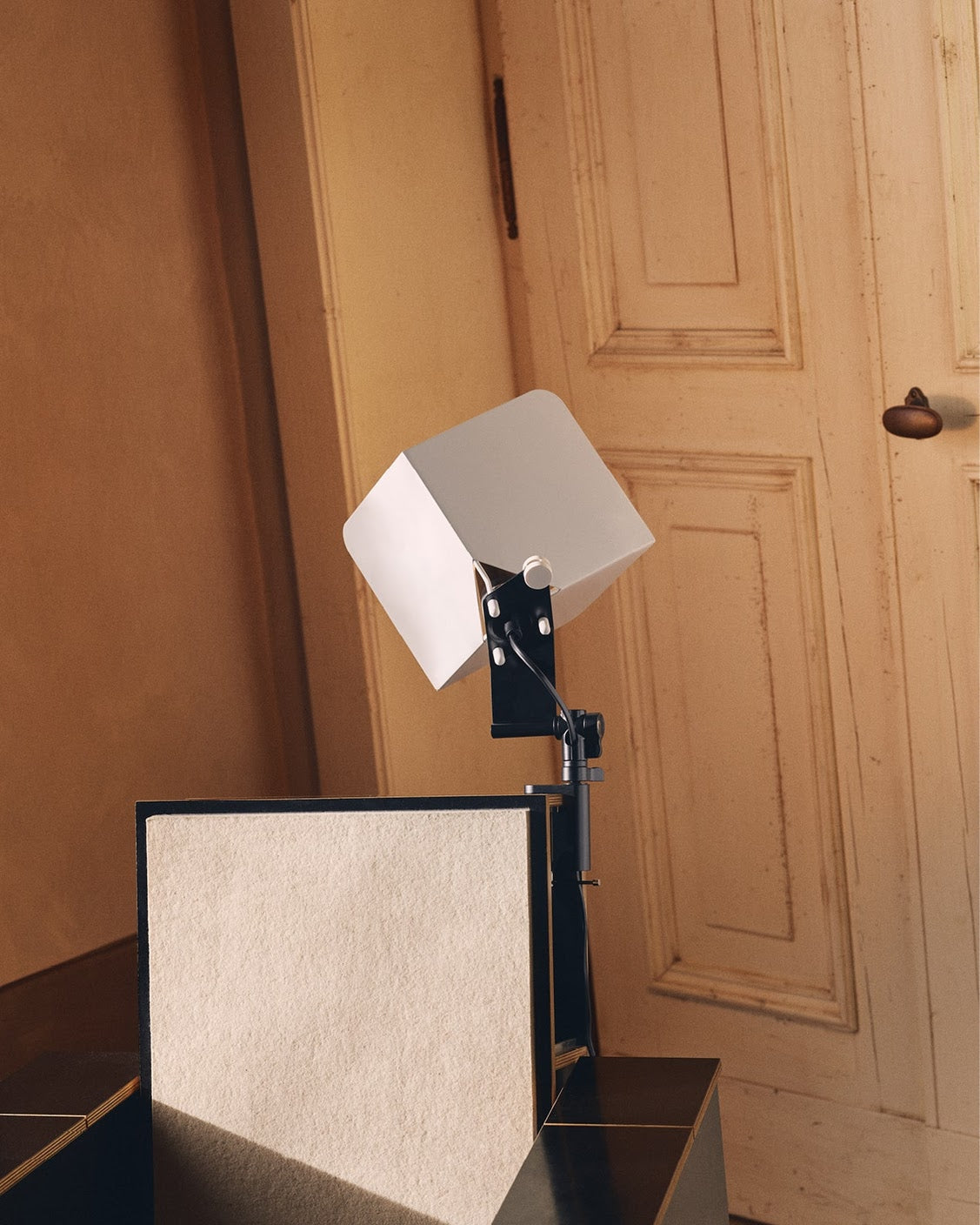Triedro Wall light