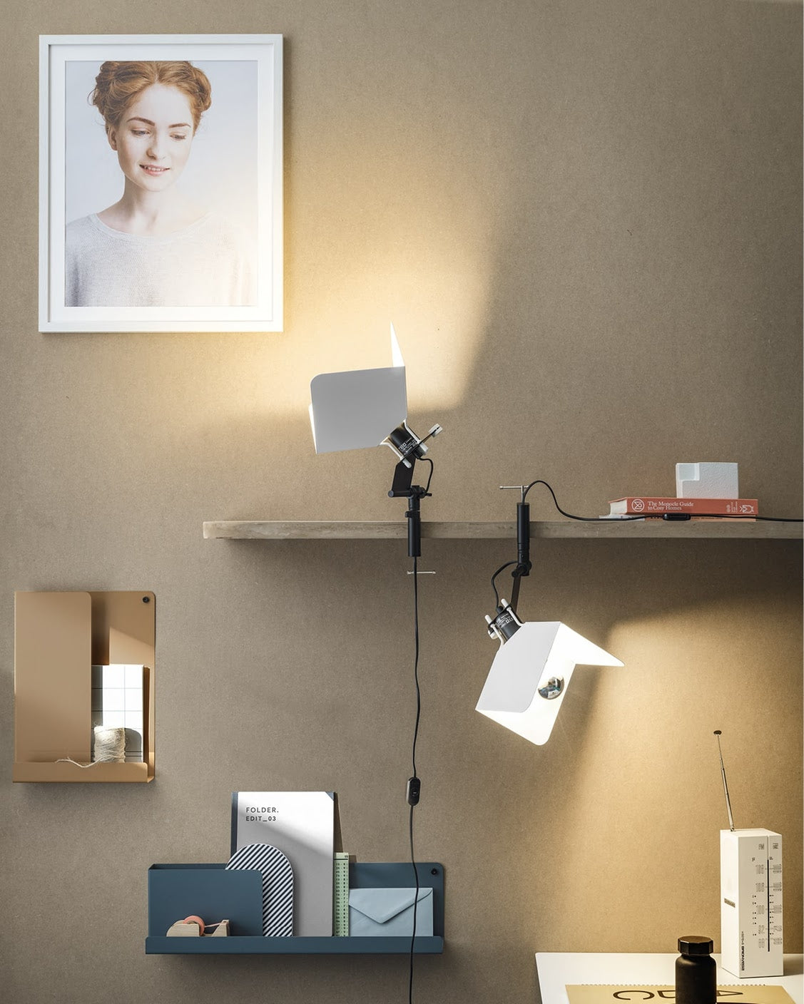 Triedro Wall light