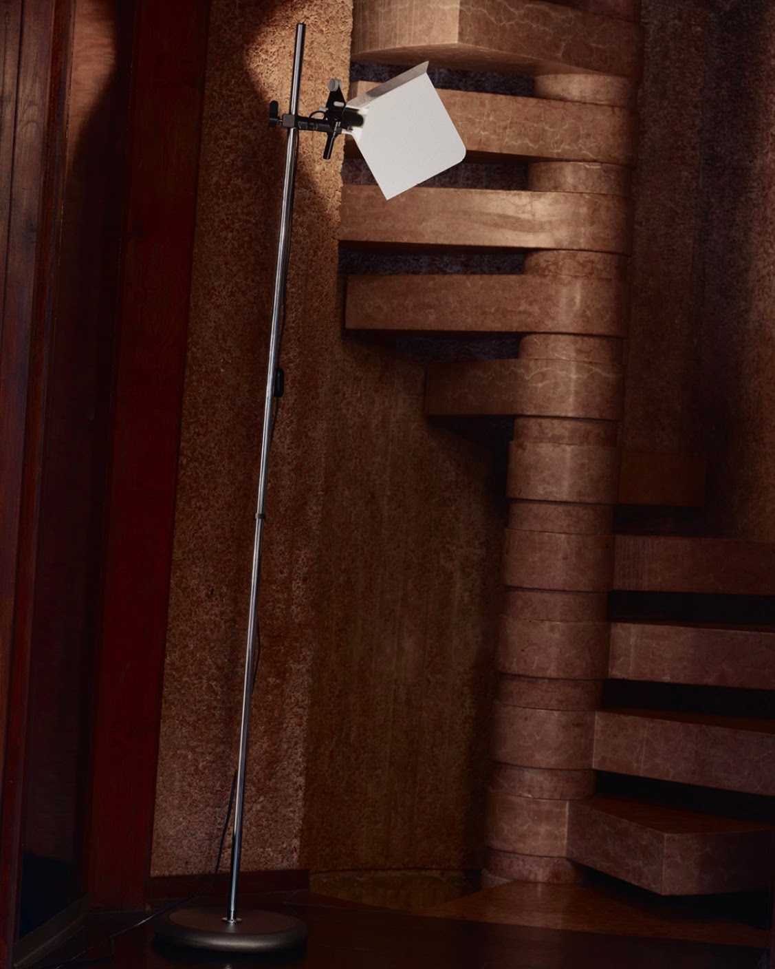 Triedro Floor light