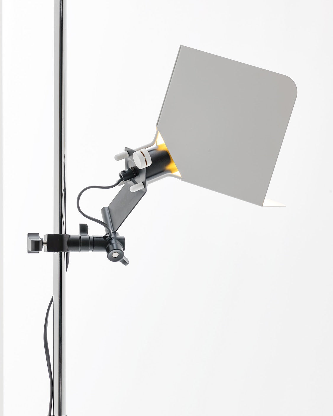 Triedro Floor light