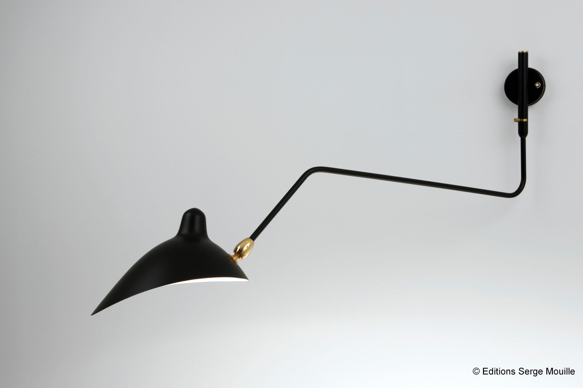 One straight arm wall lamp