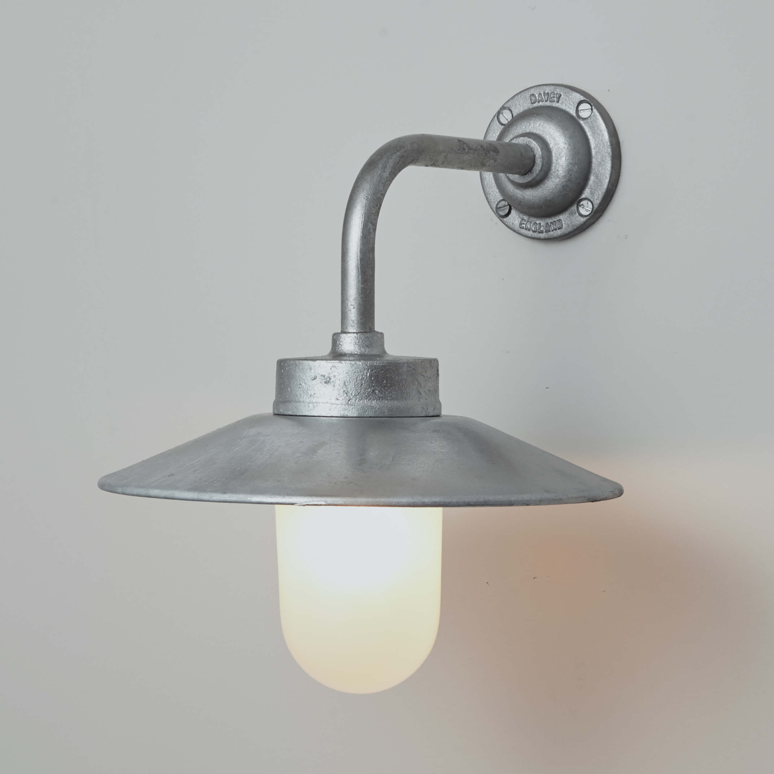Exterior bracket light (round) 7680