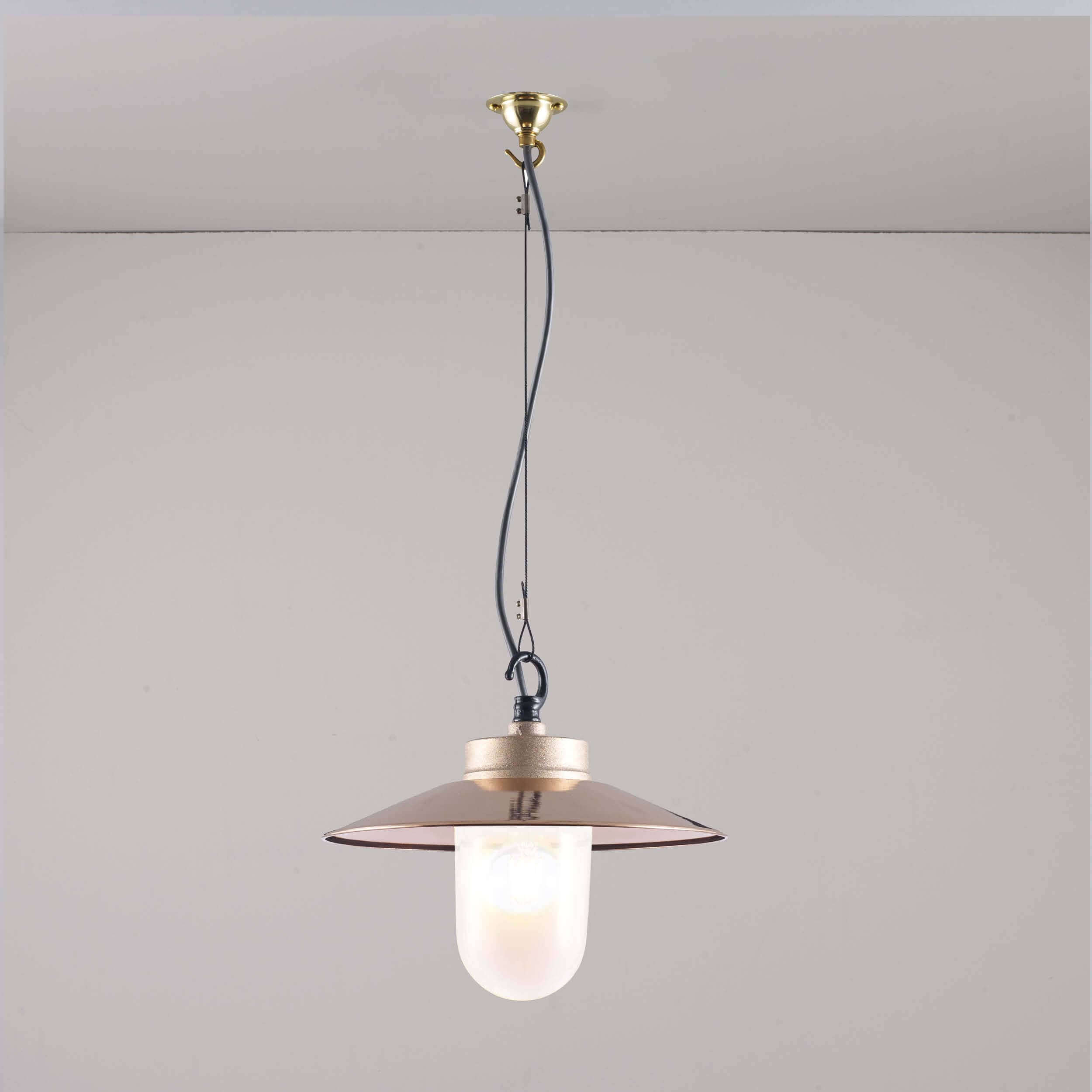 Well glass pendant with visor 7680