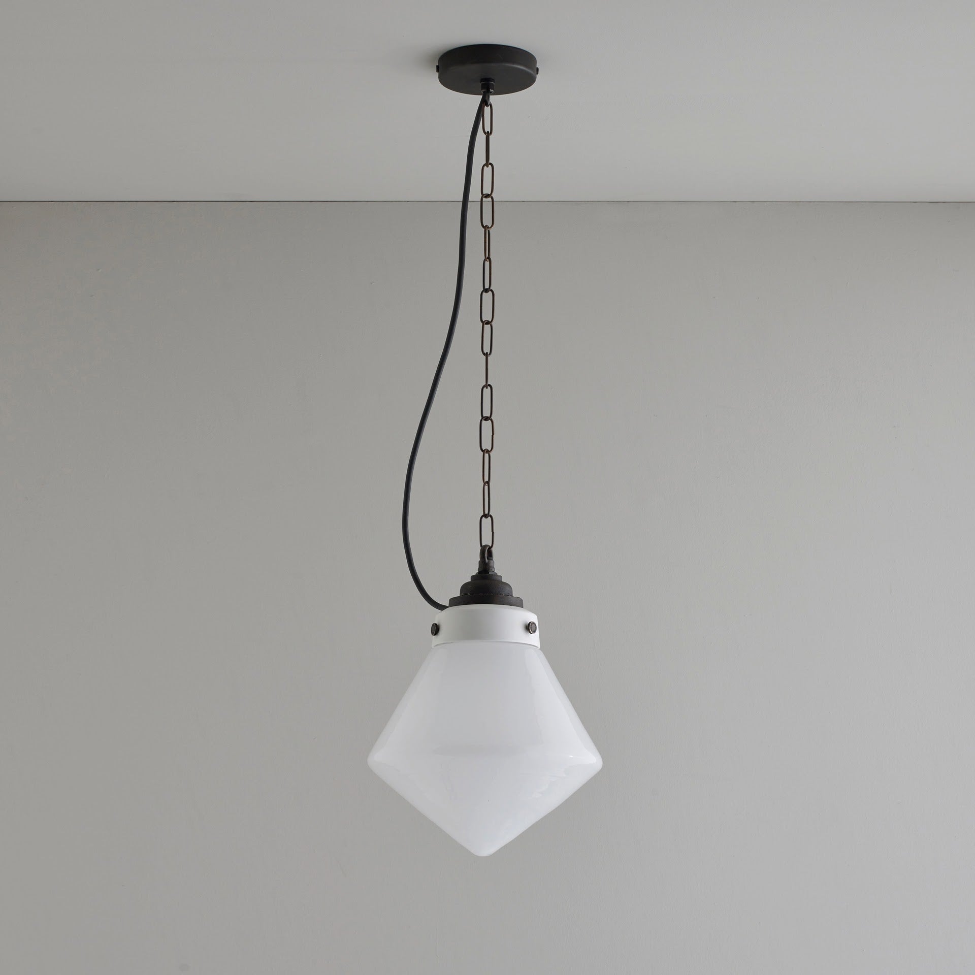 Point pendant light