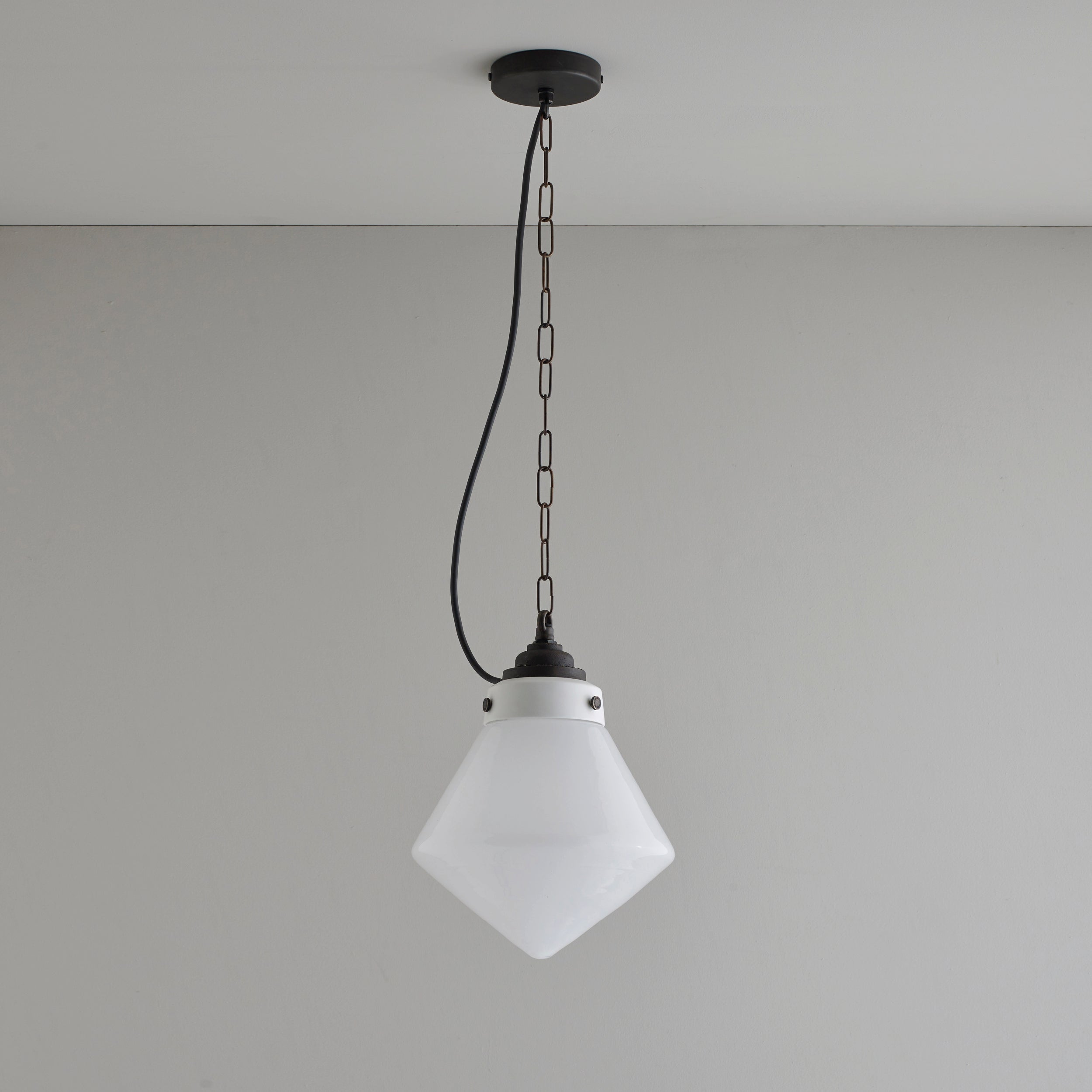 Point pendant light