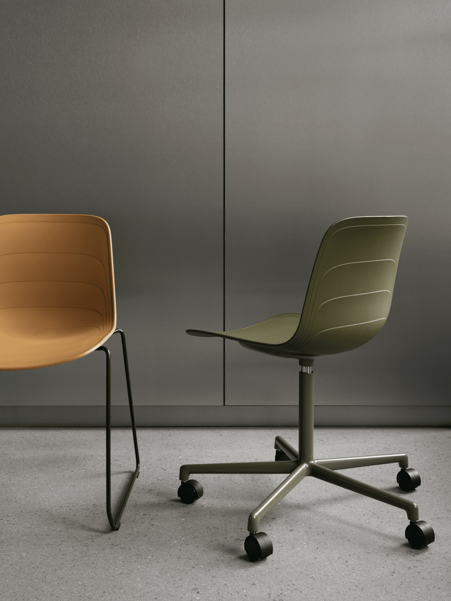 Grade Armchair / 5-feet swivel base