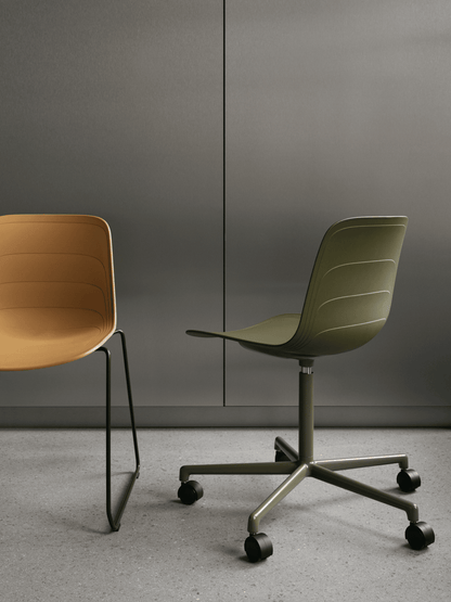 Grade Armchair / 5-feet swivel base