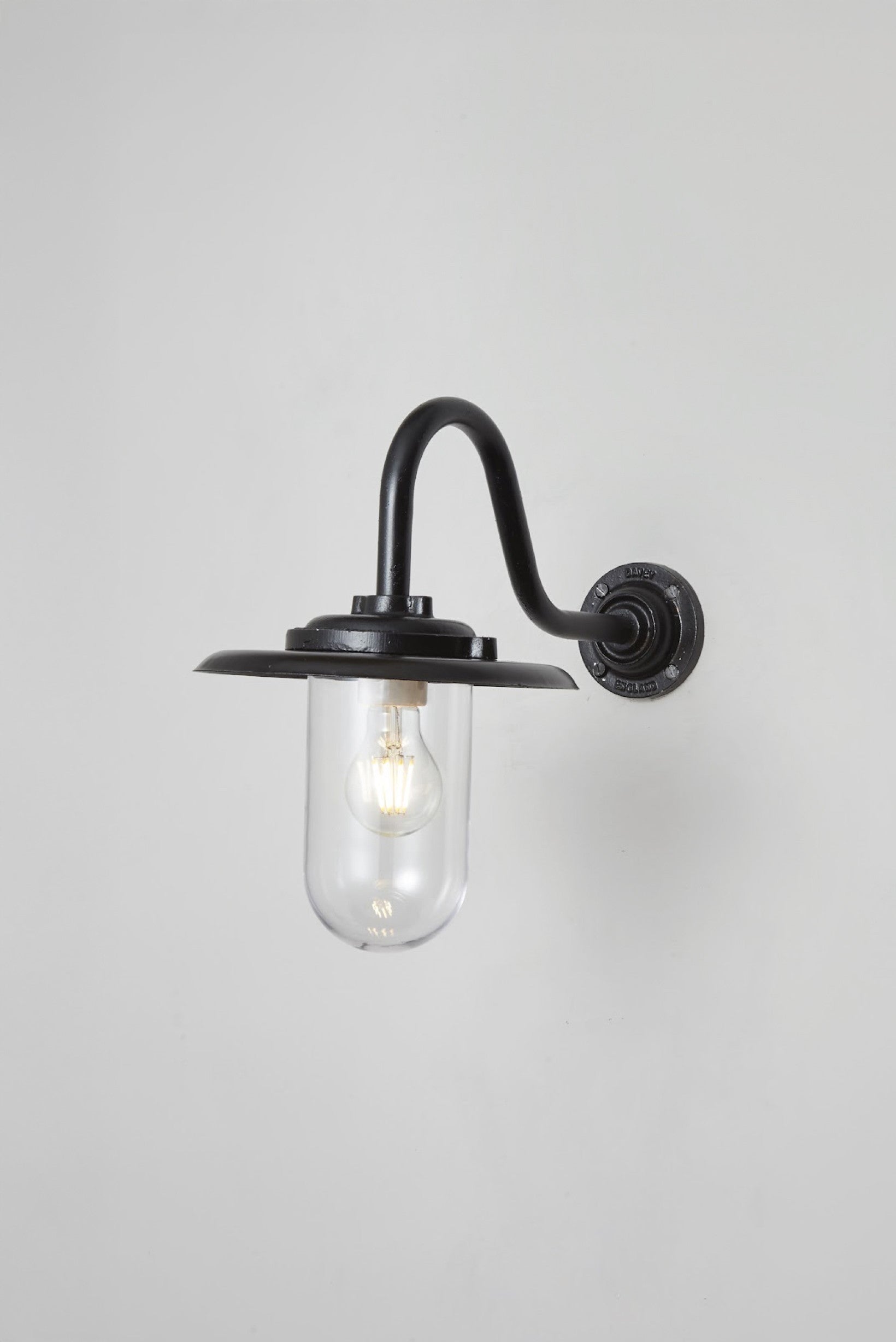 Exterior bracket light, 100W, 7677