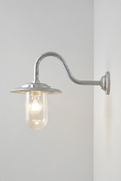 Exterior bracket light, 100W, 7677