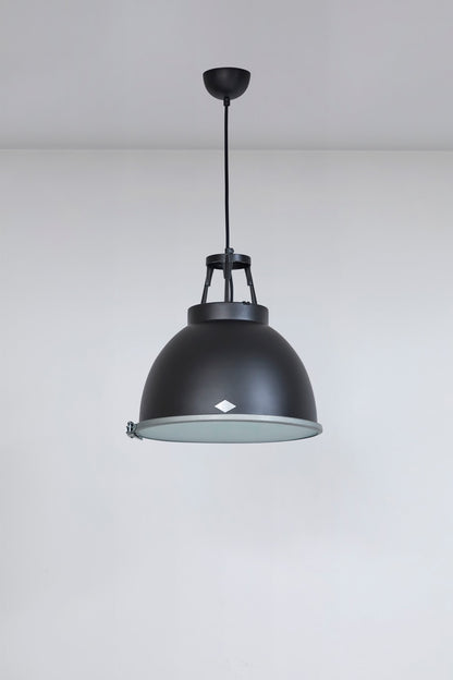Titan Size 1 Pendant - Black Edition - With diffuser