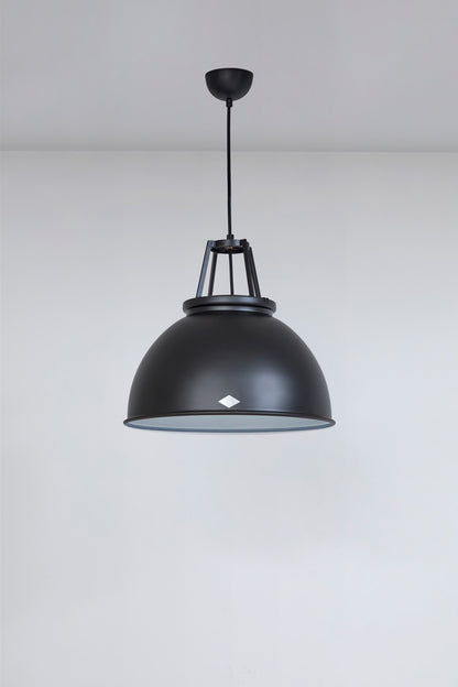 Titan Size 3 Pendant - Black Edition
