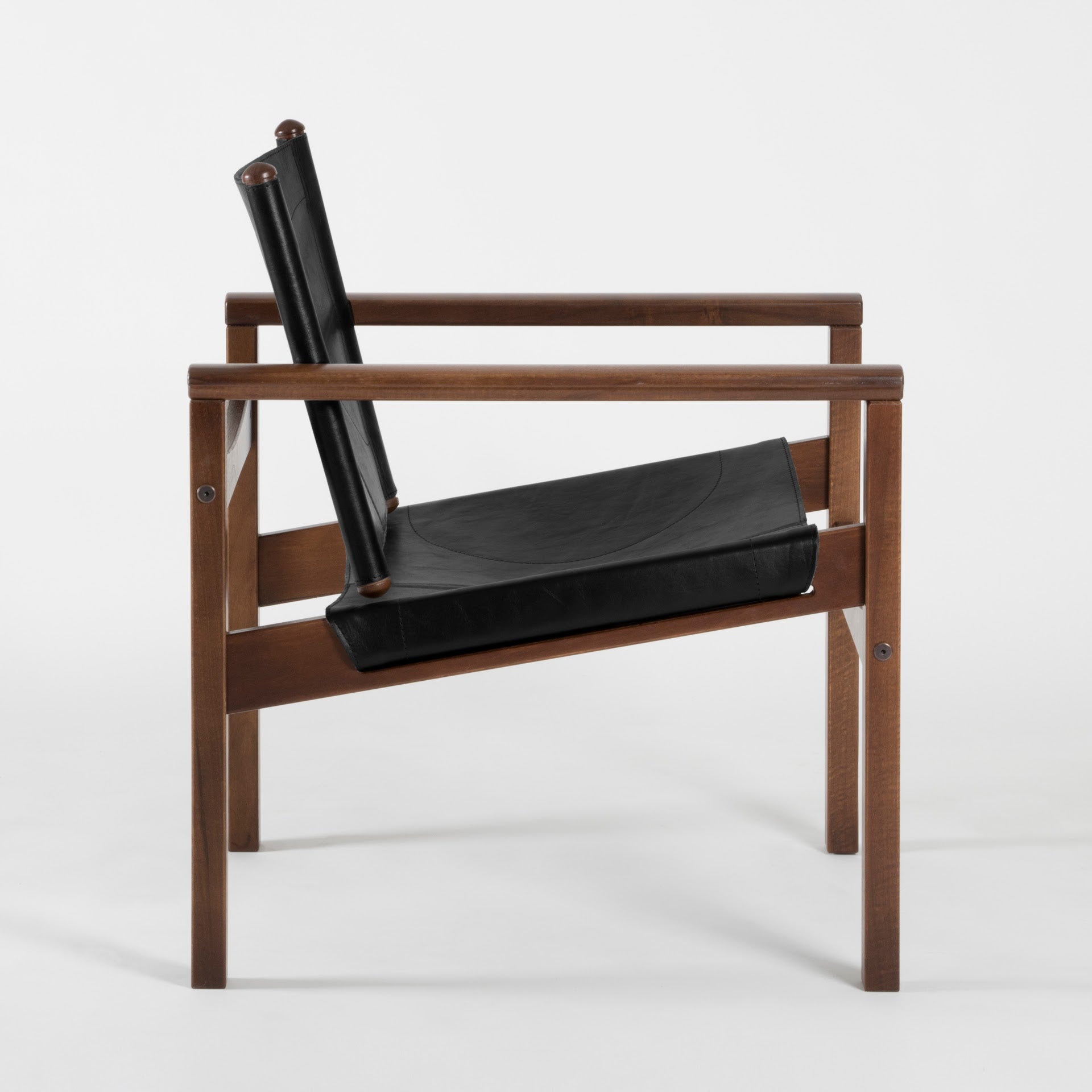 Peglev armchair in leather