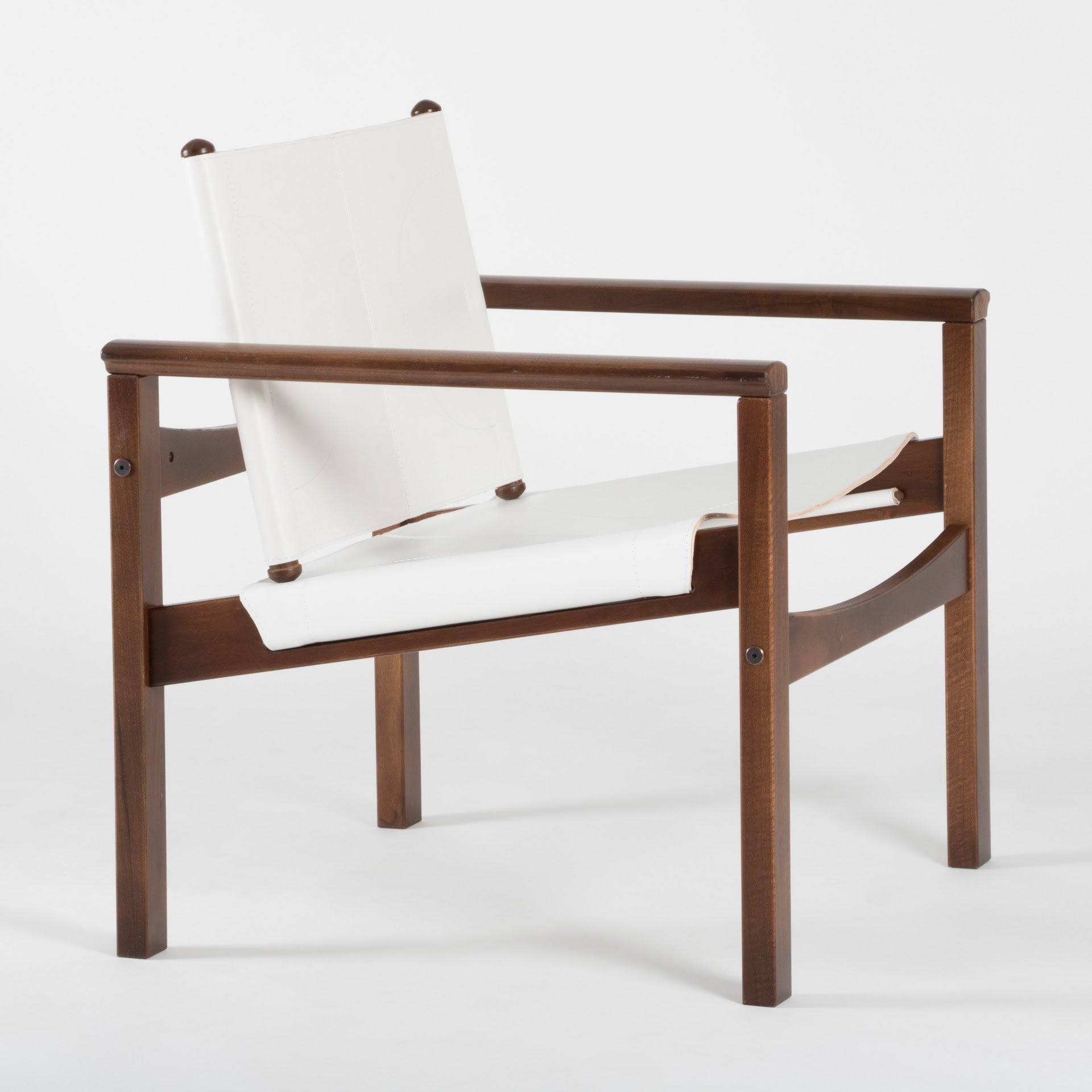 Peglev armchair in leather