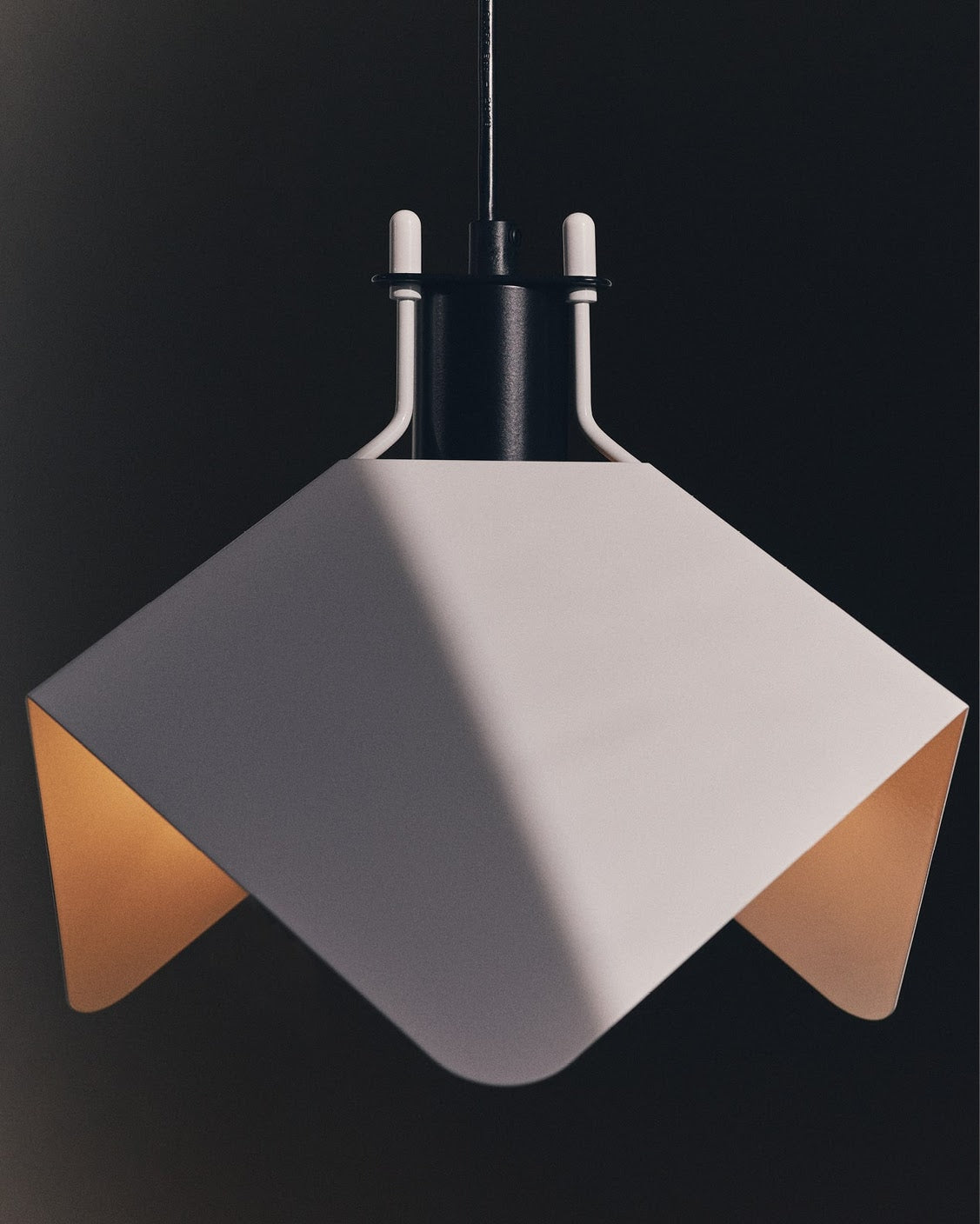 Triedro ceiling lamp