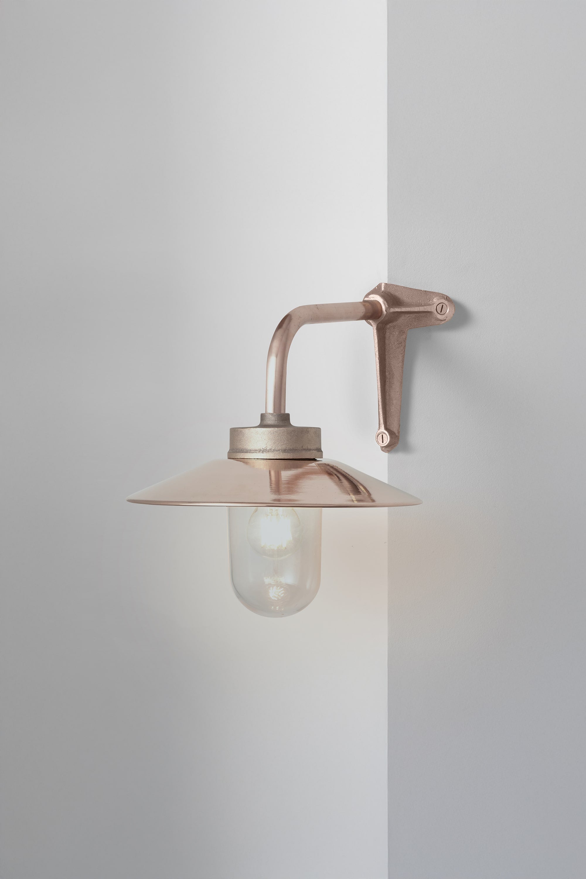 Exterior bracket light (corner) 7680